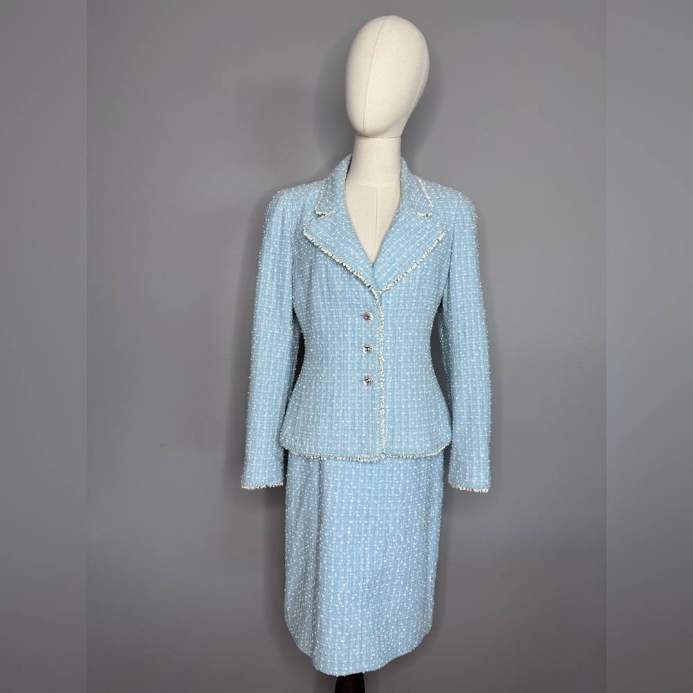 Chanel 1997 Blue White Princess Diana Tweed Suit. - Picture 11 of 16